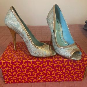 Rare Tory Burch heels. Size 5. Never worn